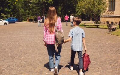 Czy w Anglii dzieci chodzą do szkoły tak jak w Polsce?