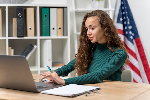 Ile kosztuje kurs języka angielskiego online i od czego zależą ceny?