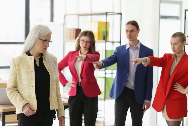 Jakie cechy pomagają dobrze kierować zespołem?