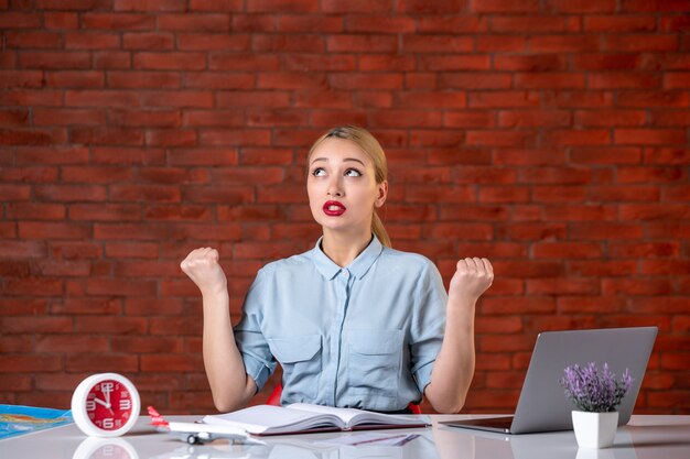 Co nas codziennie motywuje w pracy - źródła inspiracji i energii