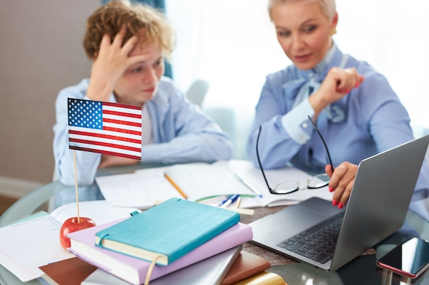 Ile kosztuje założenie szkoły językowej w praktyce?