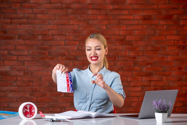 Od czego zależy ile kosztuje kurs językowy?