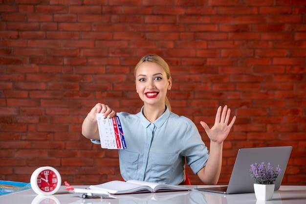 Ile zarabia lektor angielskiego za godzinę i od czego to zależy?