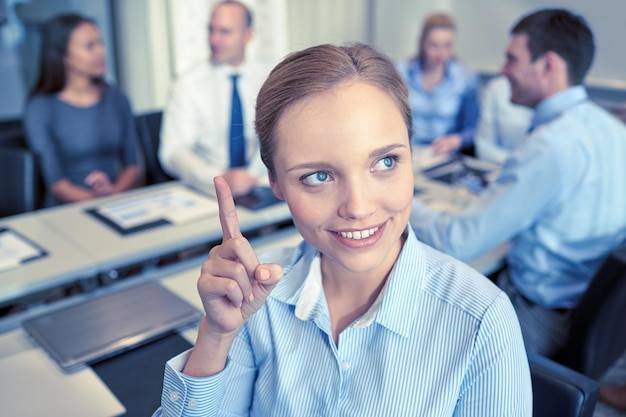 Jak skutecznie kierować pracownikami i budować silny zespół?