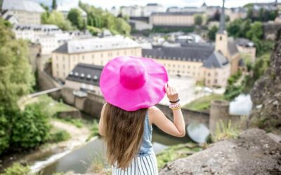 Jakie miejsca w Europie które warto odwiedzić zaskakują swoim klimatem?