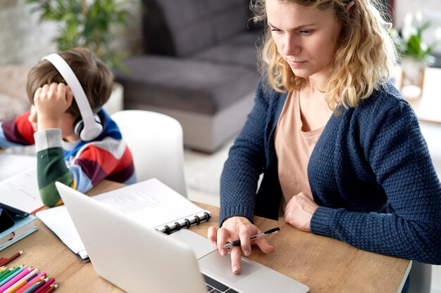 Ocenianie zachowania uczniów podczas nauki zdalnej - wyzwania i rozwiązania