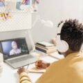 Jak prowadzić zajęcia online w angażujący sposób?