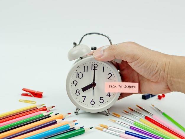 Do kiedy trzeba chodzić do szkoły według obowiązujących przepisów?